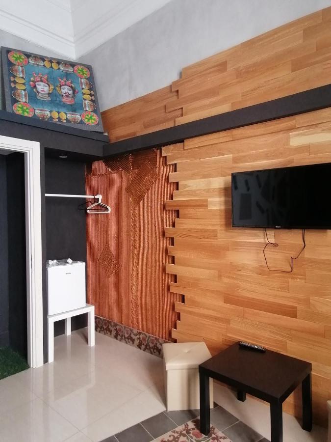 L'Antico Palazzo Rooms 卡塔尼亚 外观 照片