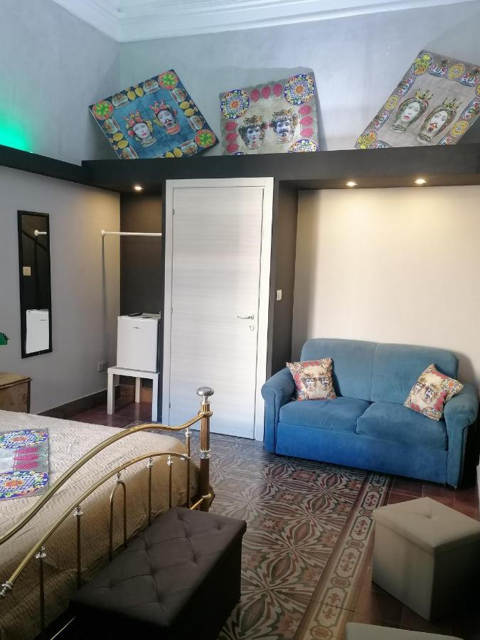 L'Antico Palazzo Rooms 卡塔尼亚 外观 照片