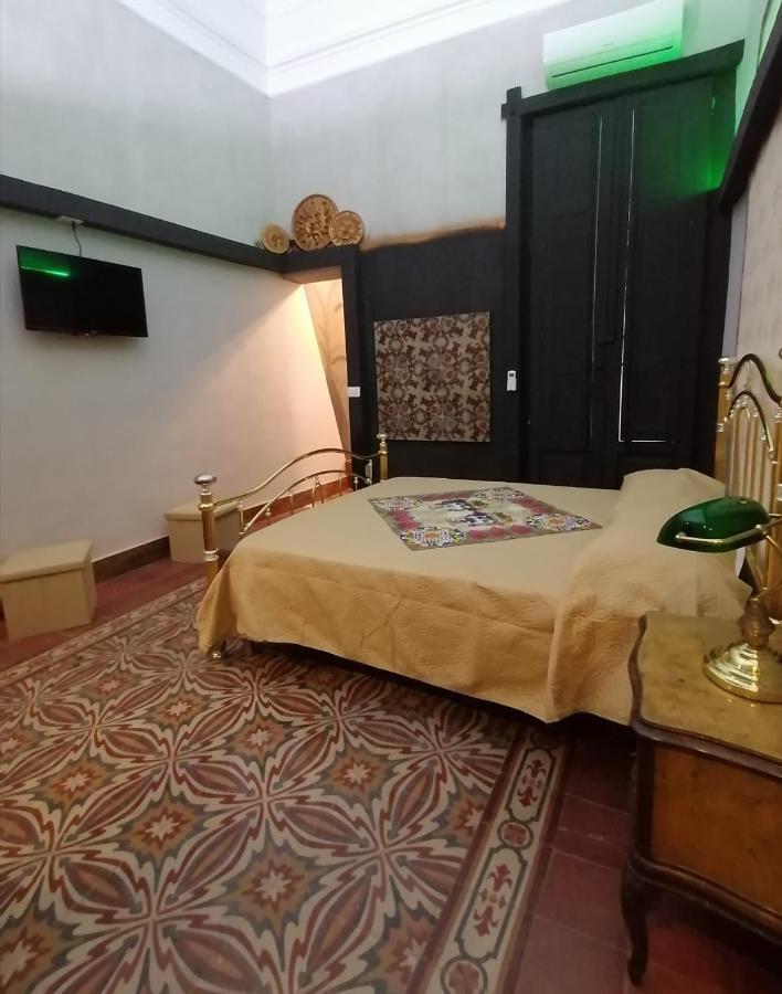 L'Antico Palazzo Rooms 卡塔尼亚 外观 照片